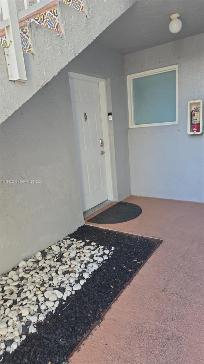 VILLA DORAL CONDO NO 5 - Residential Lease