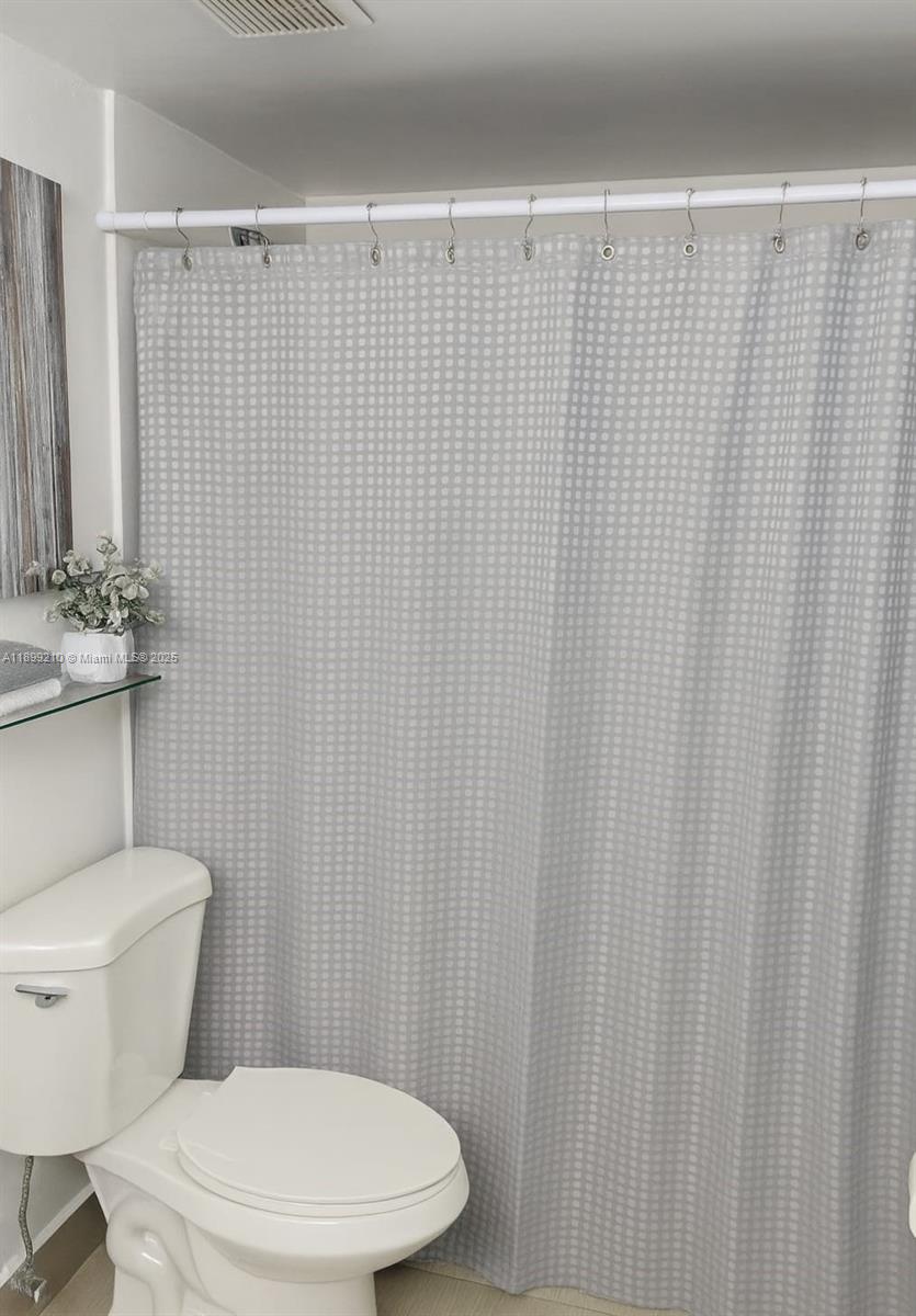 VILLA DORAL CONDO NO 5 - Residential Lease