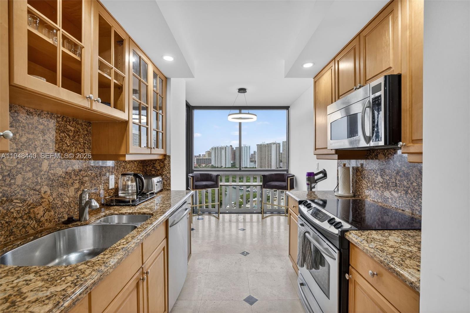 1000 ISL BLVD WILLIAMS IS - Residential