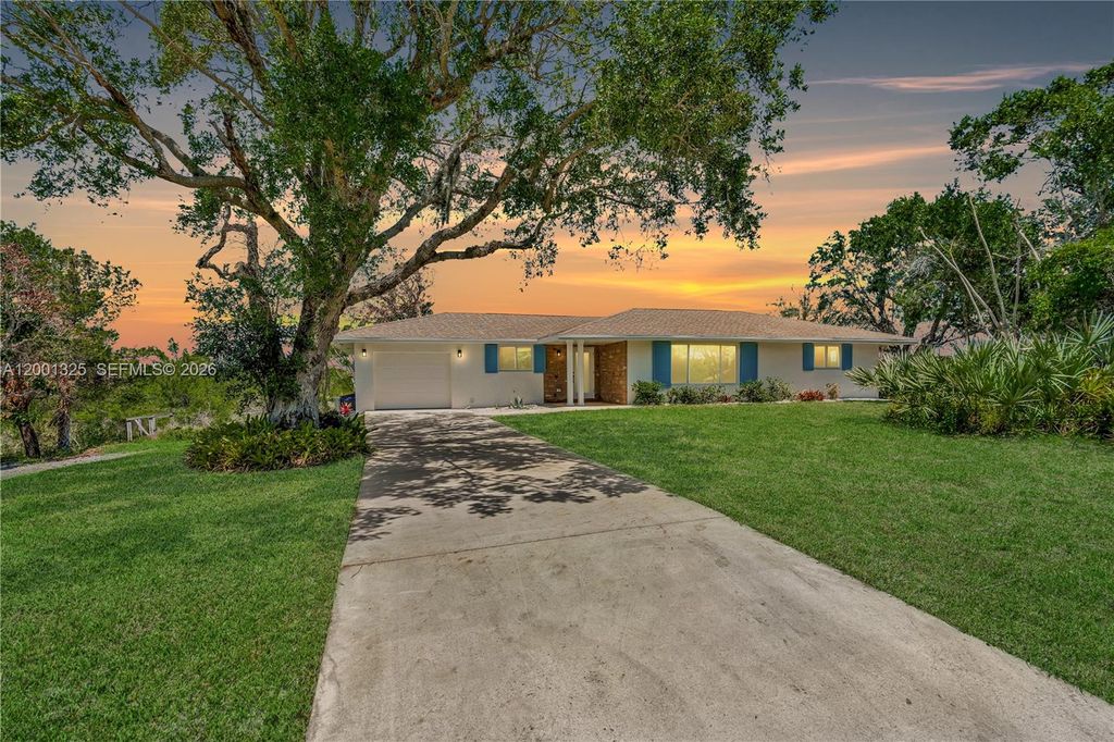 Photo of 9125 SE Karin St, Hobe Sound, FL 33455 (MLS # A12001325)