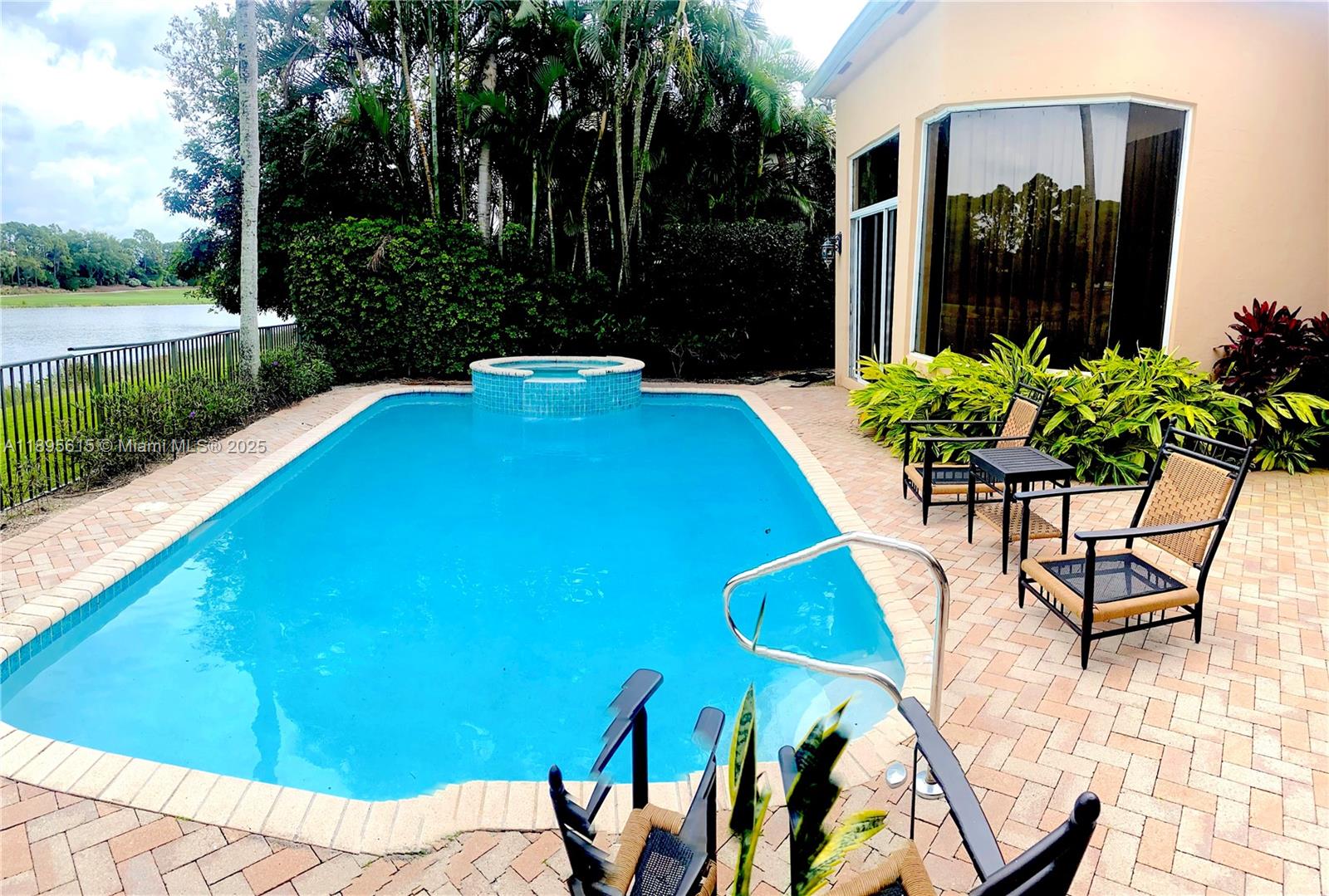 MIRASOL PAR 2 - Residential Lease