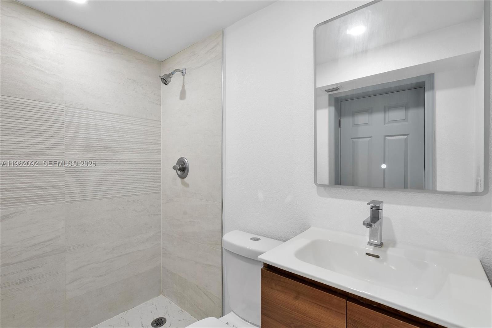 PINE WOOD PK - Residential Lease