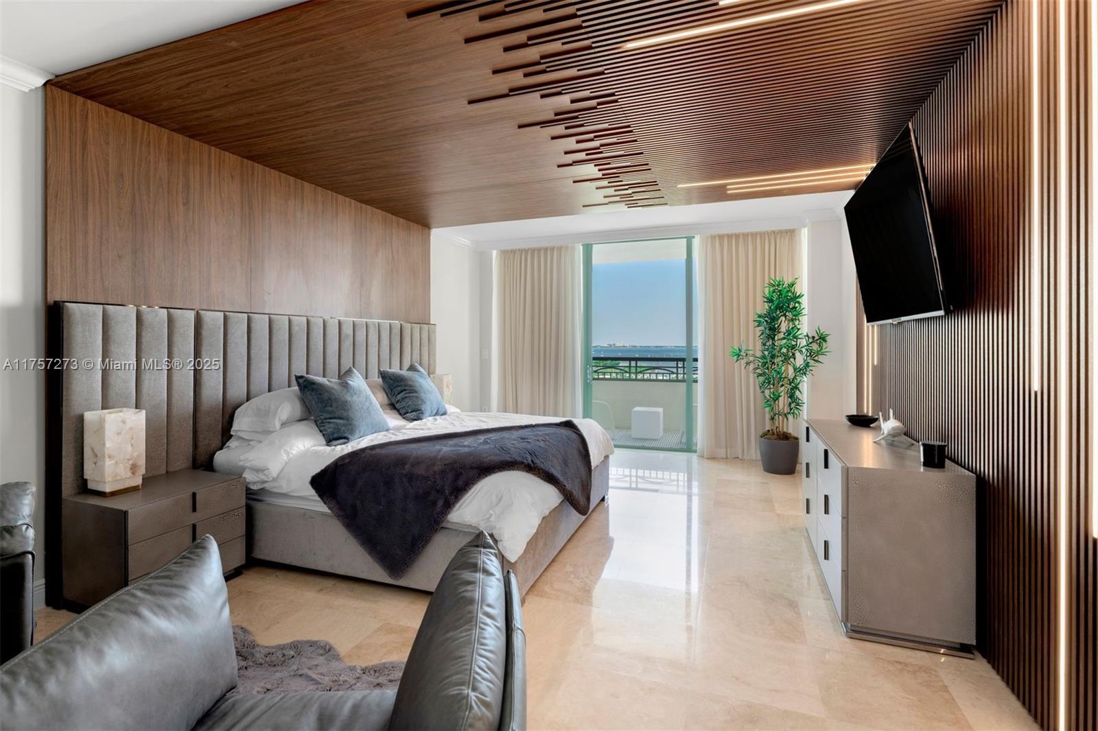 THE EXECUTIVE RESIDENCES - Residential