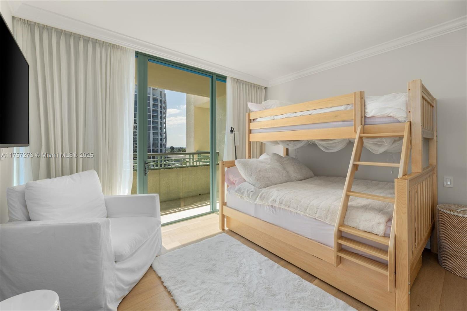 THE EXECUTIVE RESIDENCES - Residential