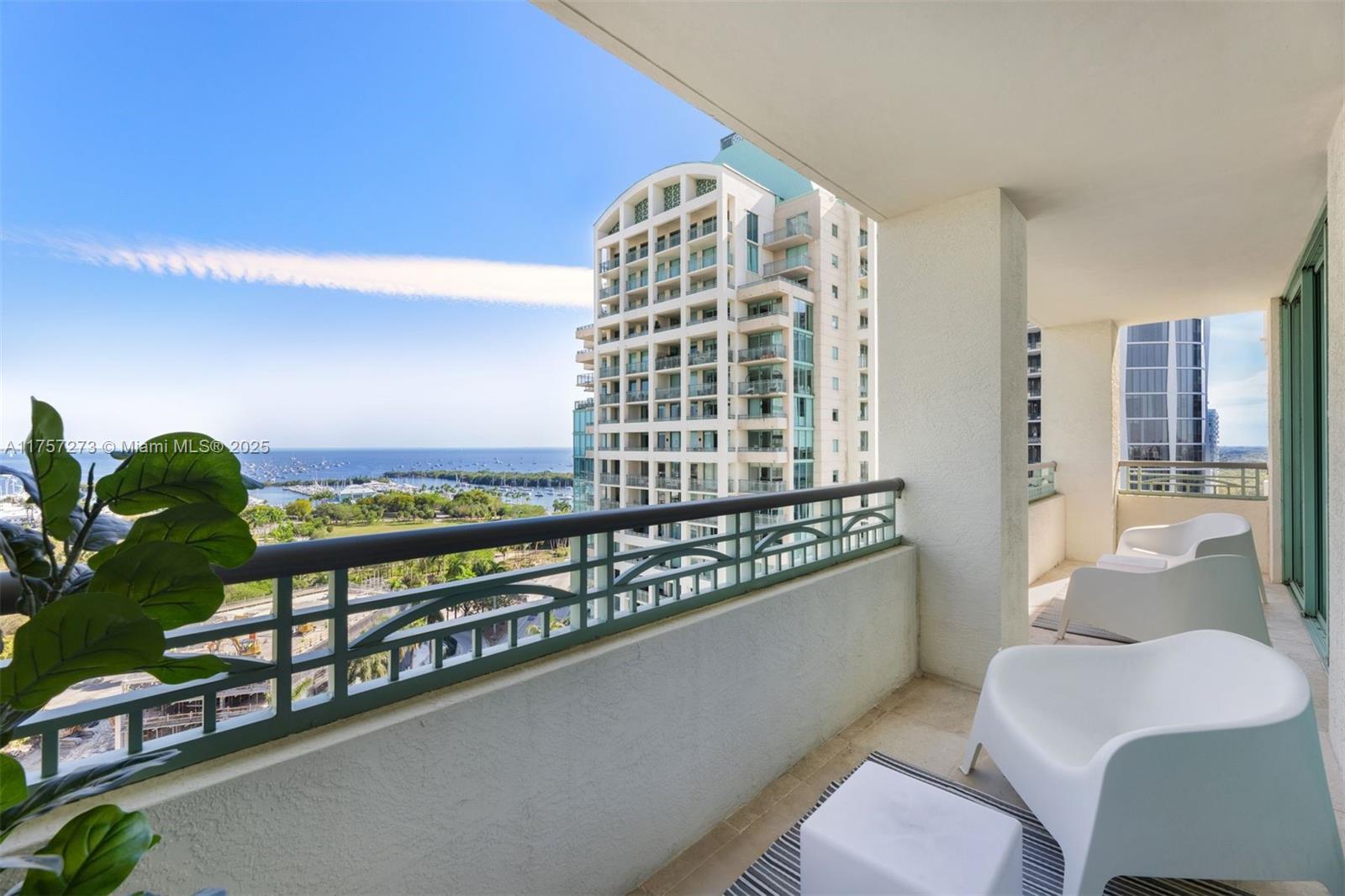 THE EXECUTIVE RESIDENCES - Residential