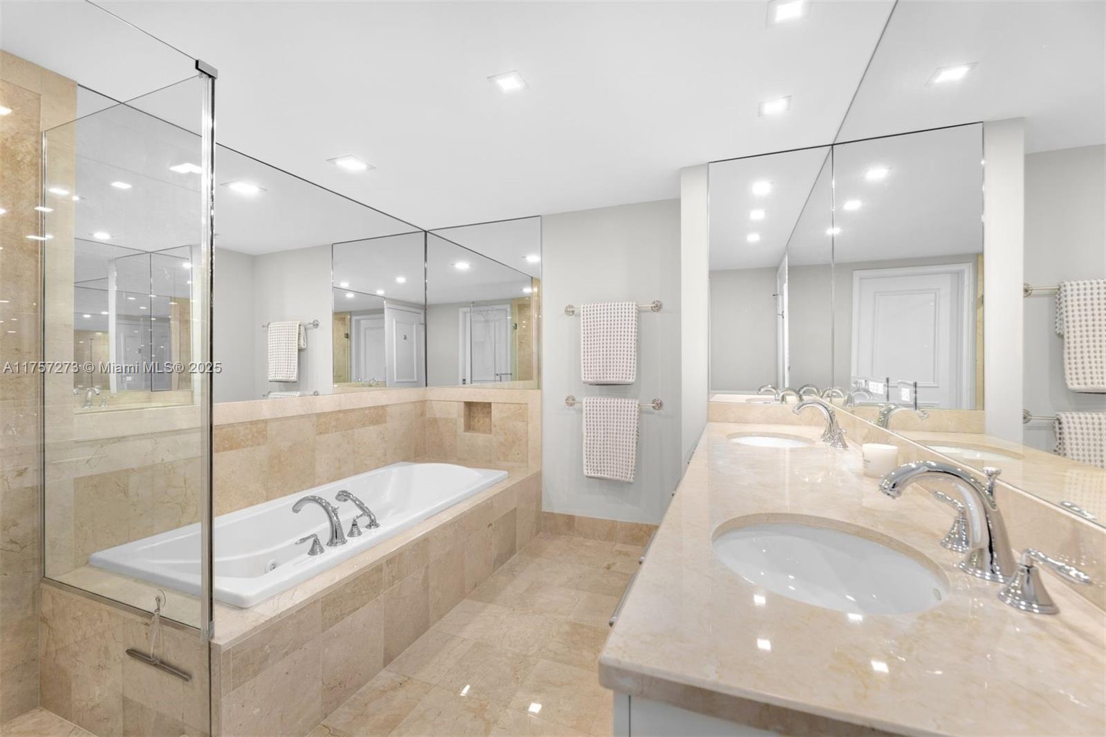 THE EXECUTIVE RESIDENCES - Residential