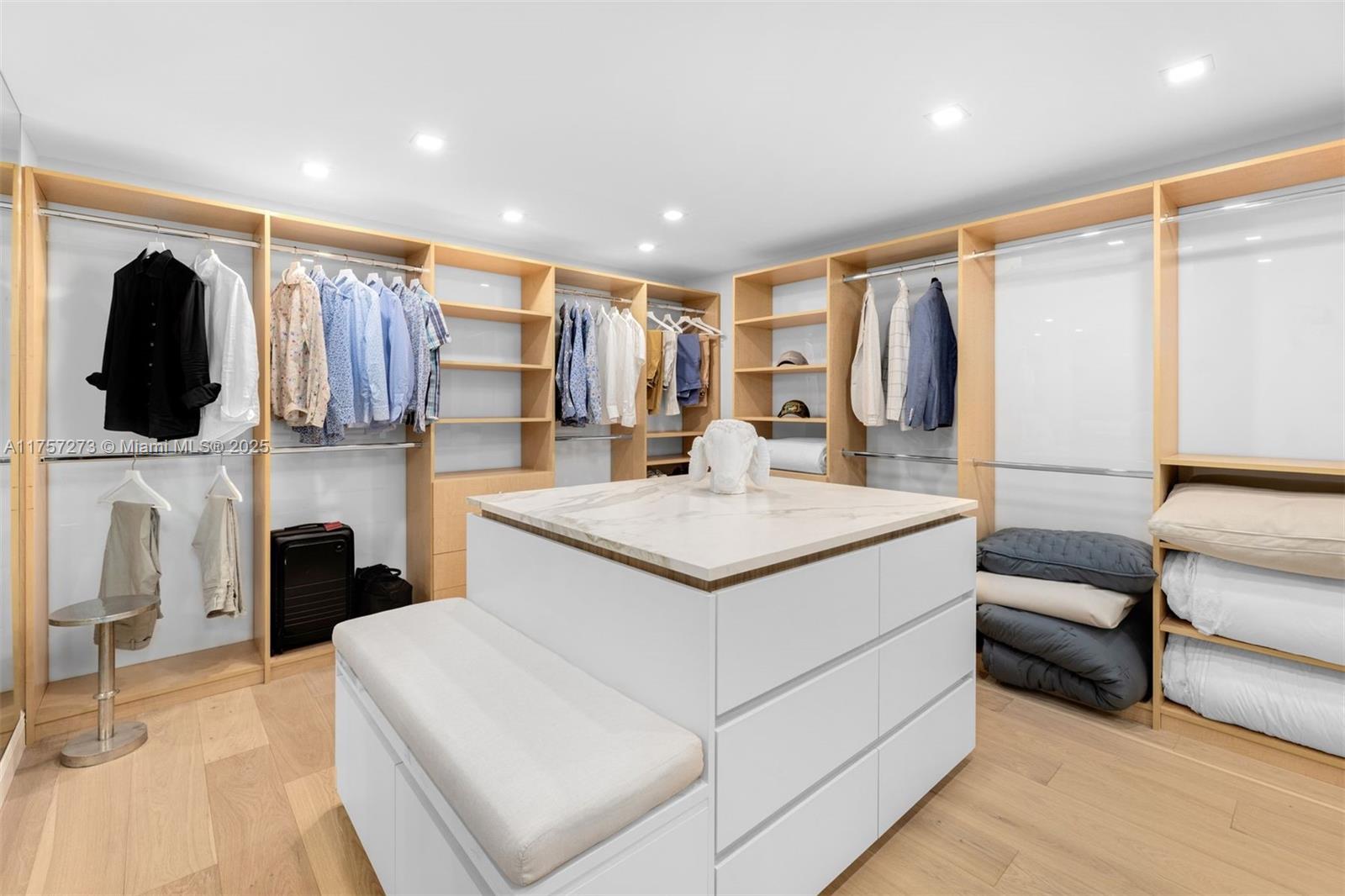 THE EXECUTIVE RESIDENCES - Residential