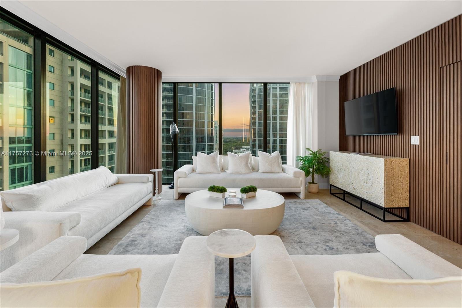 THE EXECUTIVE RESIDENCES - Residential