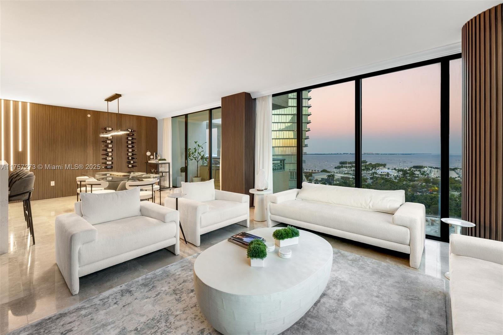 THE EXECUTIVE RESIDENCES - Residential