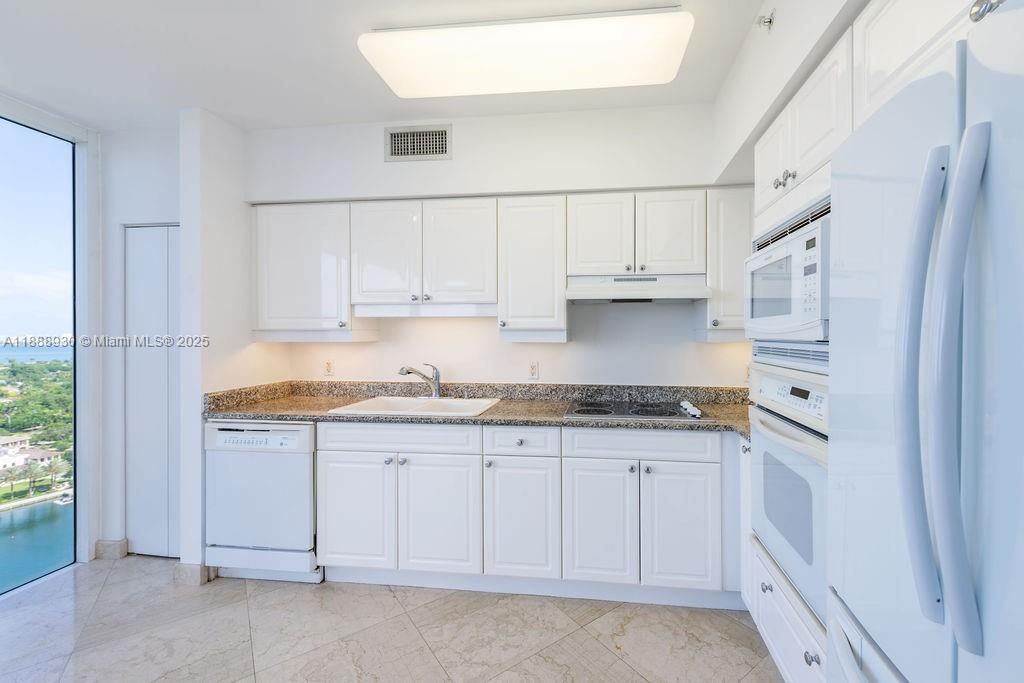 BLUE DIAMOND CONDO - Residential Lease