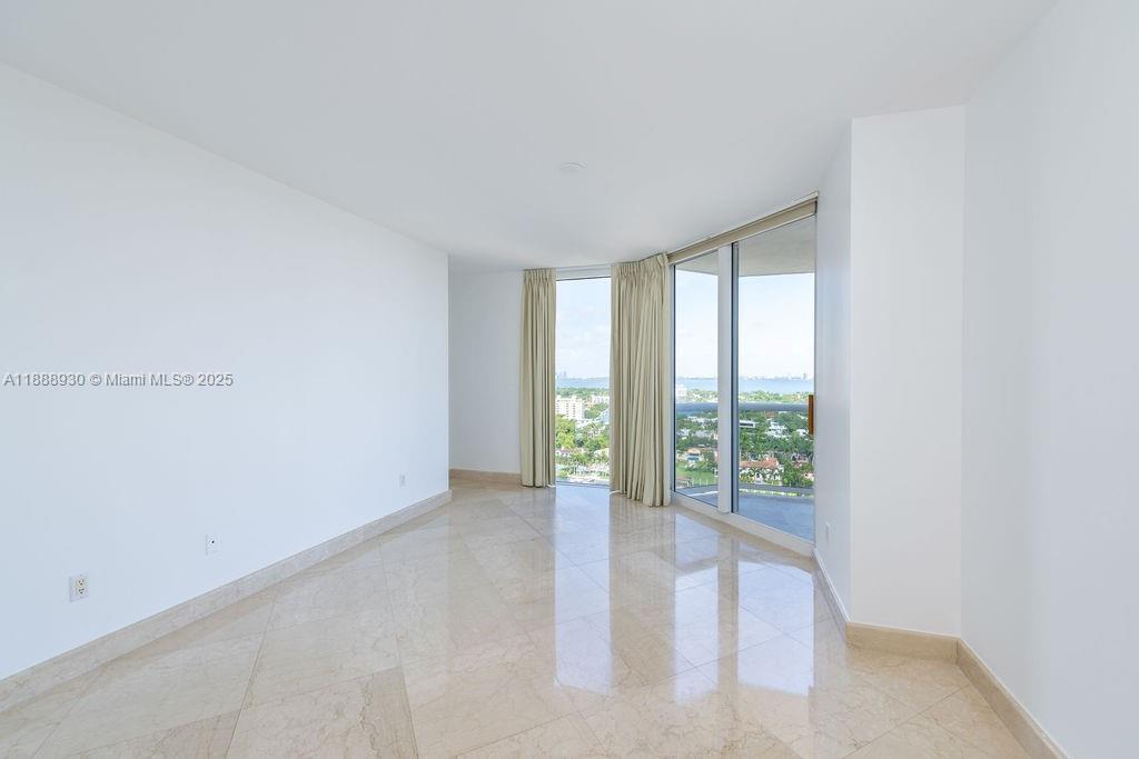 BLUE DIAMOND CONDO - Residential Lease