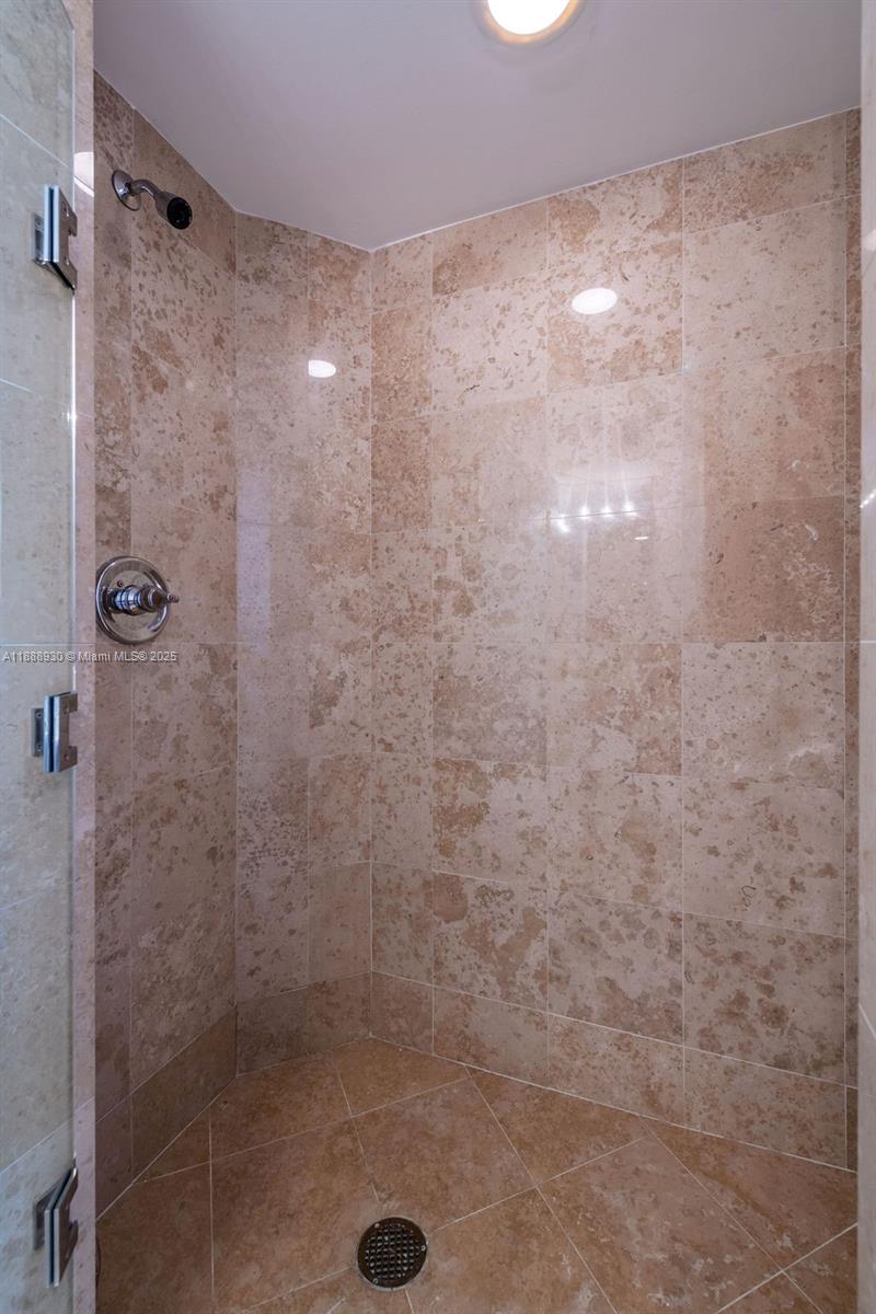 BLUE DIAMOND CONDO - Residential Lease