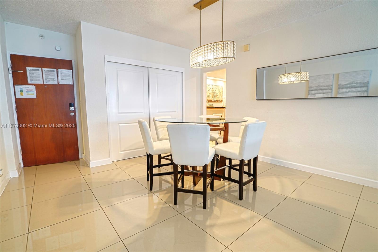 Beautiful Apartment at Sian Ocean Residences ?
This building has become an iconic destination for tourists from South America, Canada, and North America, making it a top choice for short-term stays. Airbnb and short-term rentals are allowed (minimum 3 nights), offering you the perfect opportunity to start generating income from day one. Invest in a property that not only provides strong rental potential but also gives you the flexibility to enjoy it for your own vacations
