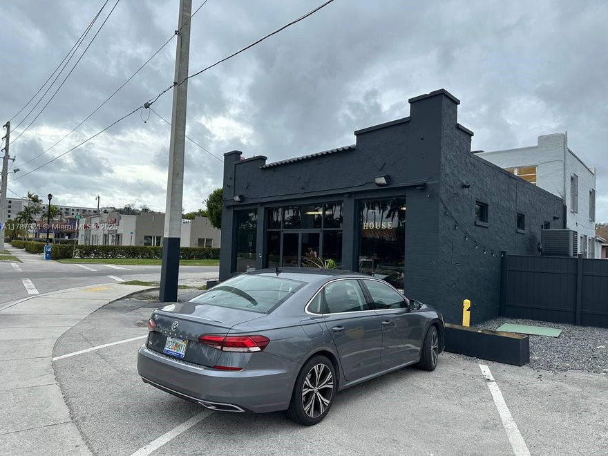 High-Visibility Location for Lease

Key Features:

1. High-visibility location
2. Suitable for smoke shops or medical offices

Potential Benefits:

1. Increased foot traffic
2. Easy accessibility

Schedule a Showing: Contact [Agent's Name] today to explore this opportunity!