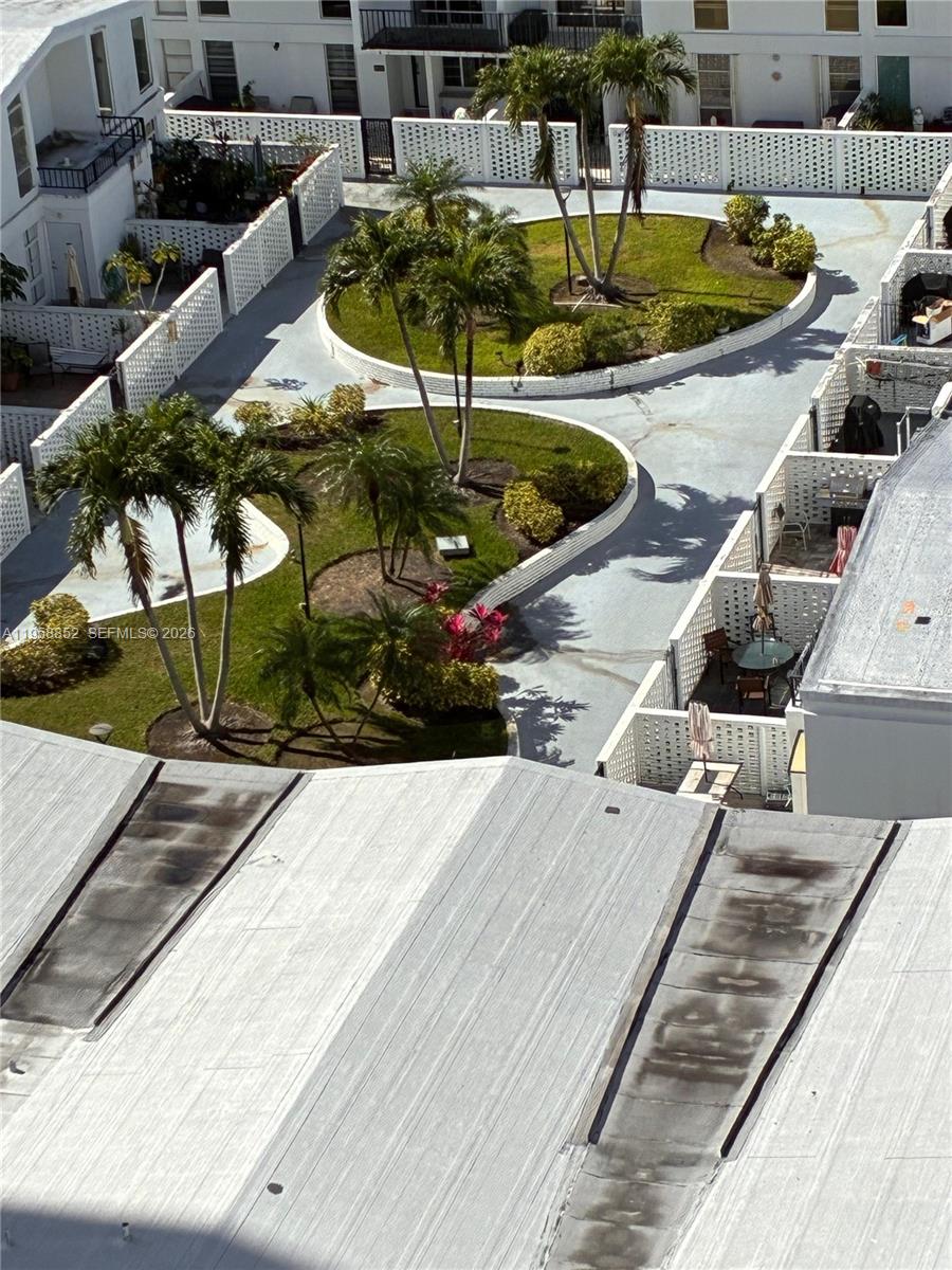 COMMODORE PLAZA CONDO - Residential