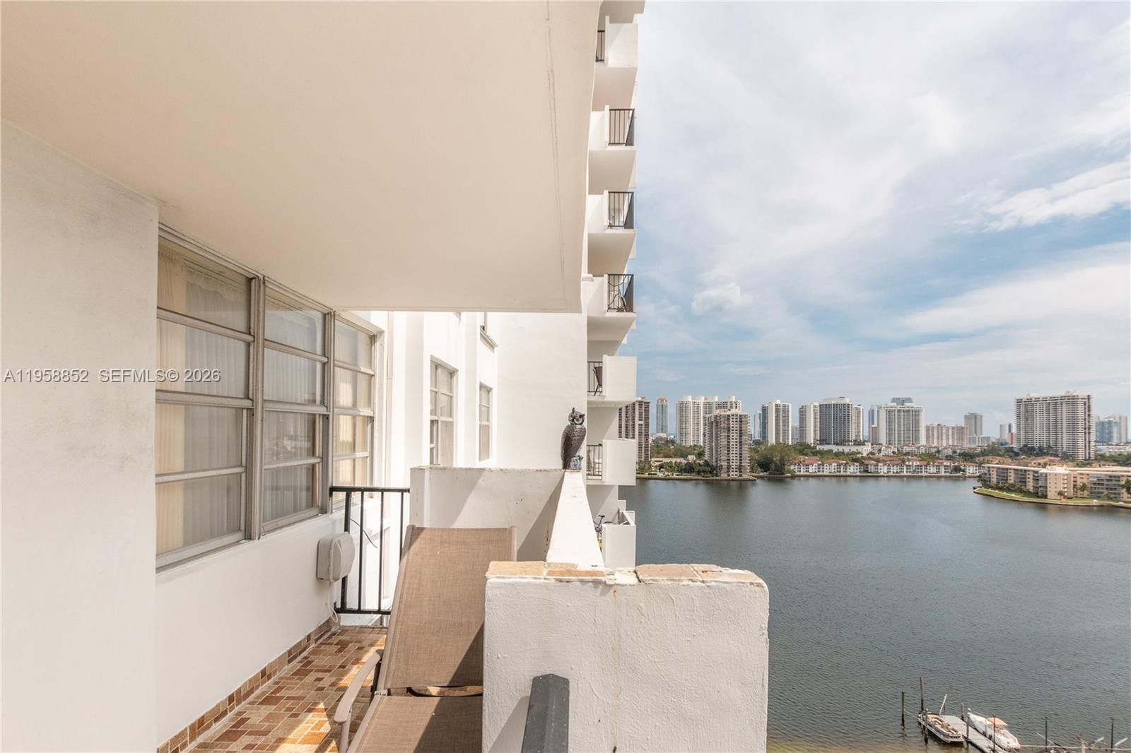 COMMODORE PLAZA CONDO - Residential