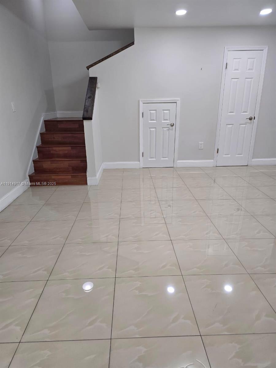 KENDALL LKS EAST PATIO CO - Residential Lease