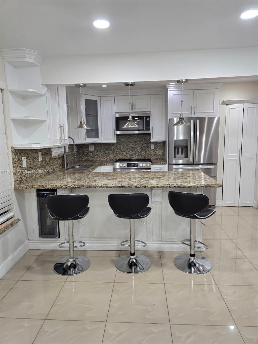 KENDALL LKS EAST PATIO CO - Residential Lease