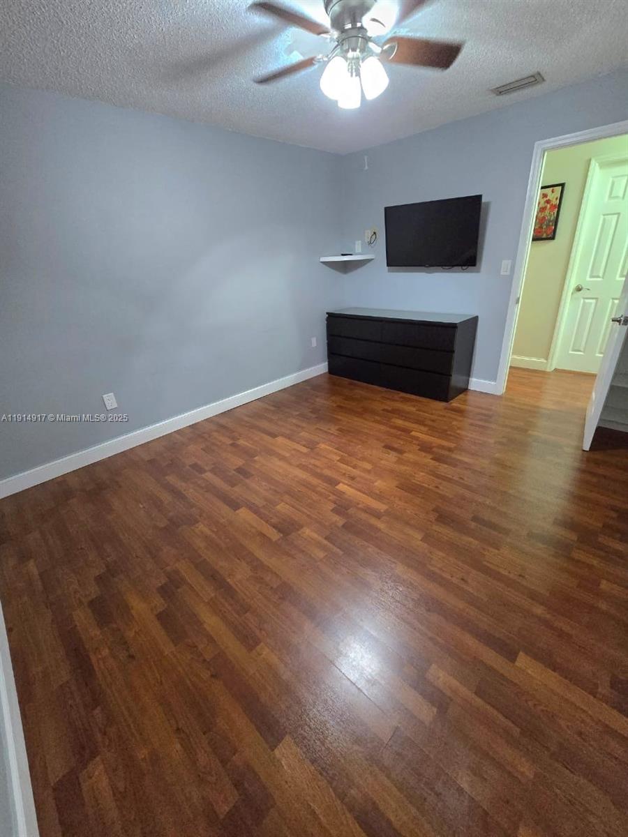 KENDALL LKS EAST PATIO CO - Residential Lease