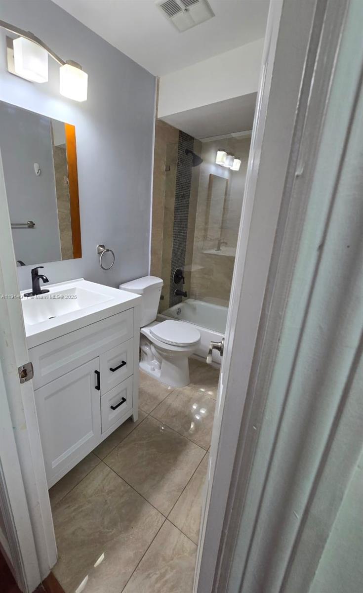 KENDALL LKS EAST PATIO CO - Residential Lease