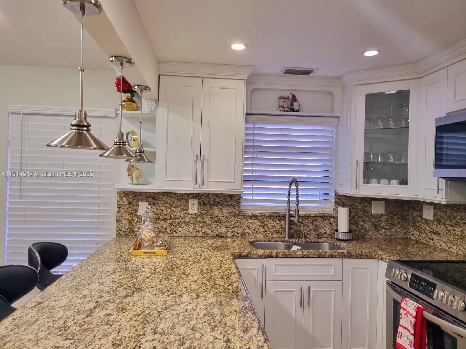 KENDALL LKS EAST PATIO CO - Residential Lease