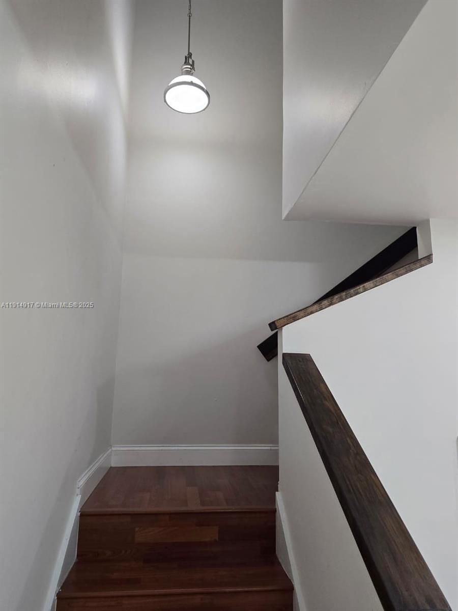 KENDALL LKS EAST PATIO CO - Residential Lease