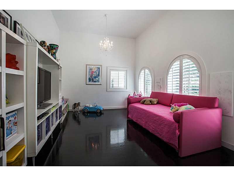 CORAL GABLES RIVIERA SEC - Residential