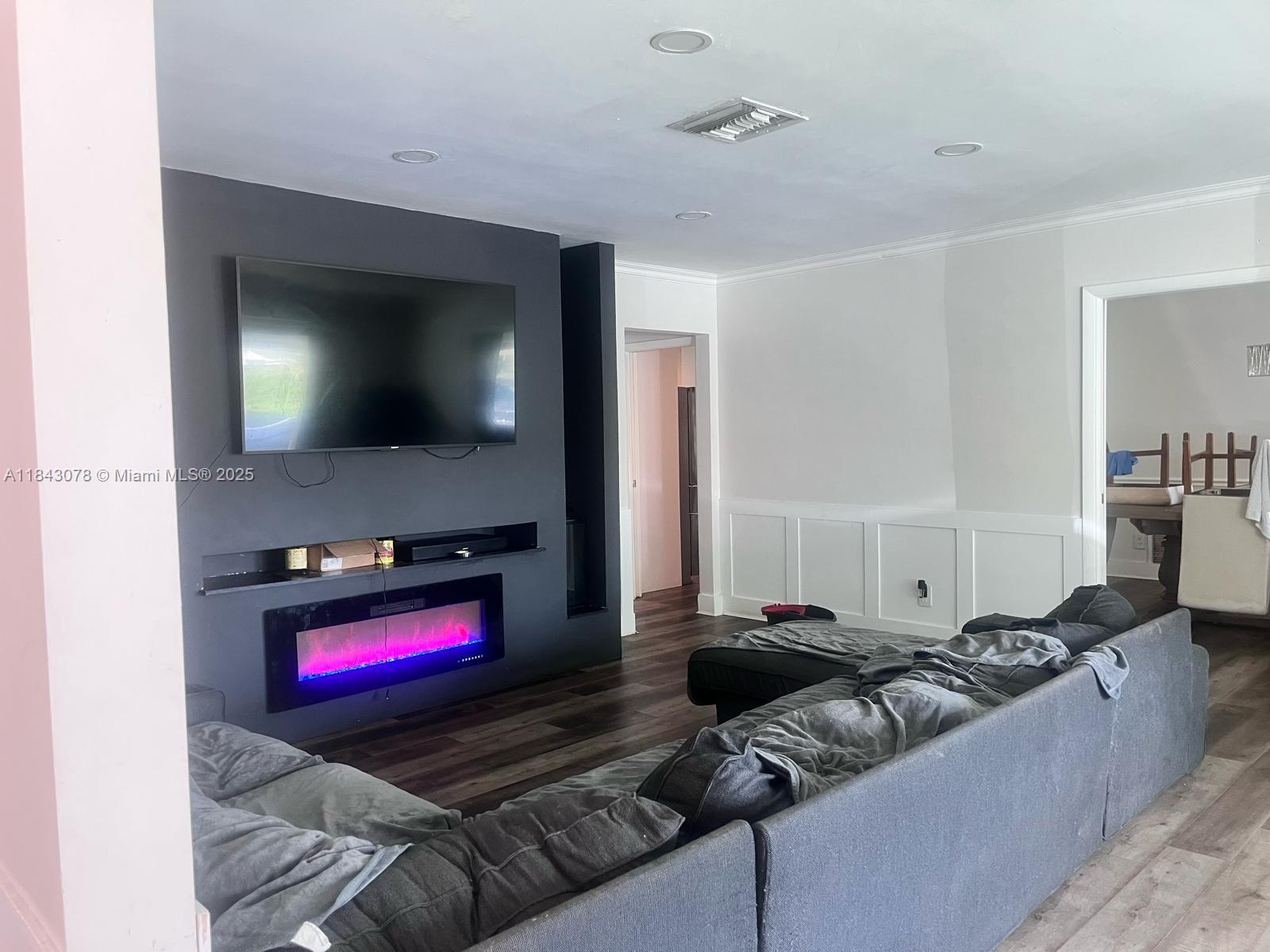 4816 Polk St