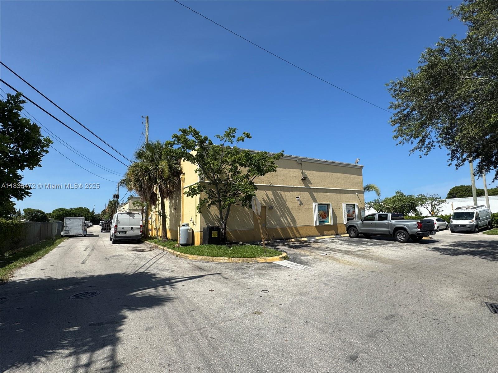 5105 N Dixie Hwy, Deerfield Beach, FL, 33064/$825,000 3 5105 N Dixie Hwy