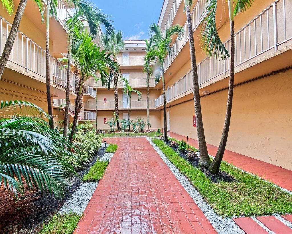 Photo of 505 S Pine Island Rd #302B, Plantation, FL 33324 (MLS # A11763547)