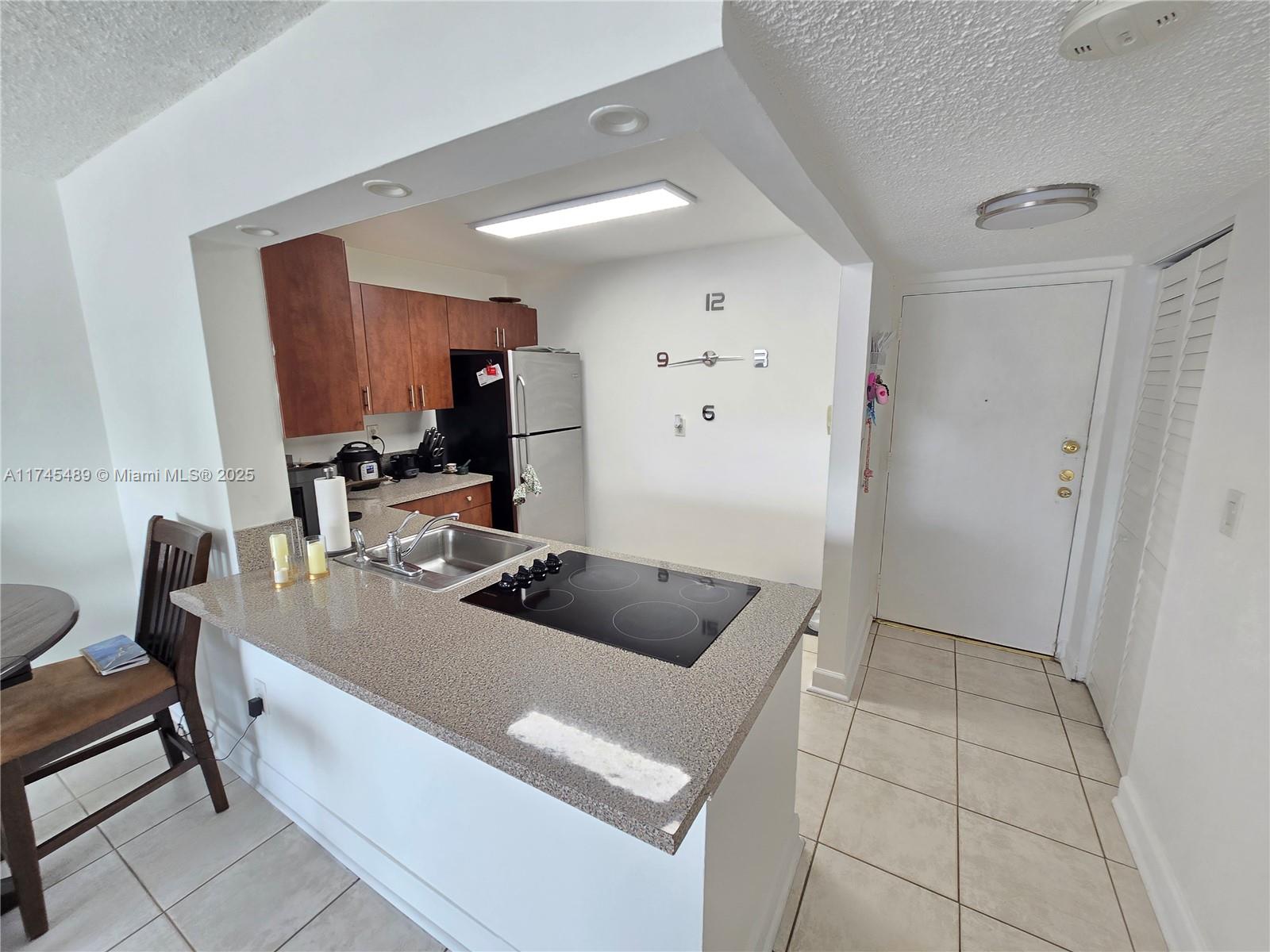 EL CID CONDO - Residential