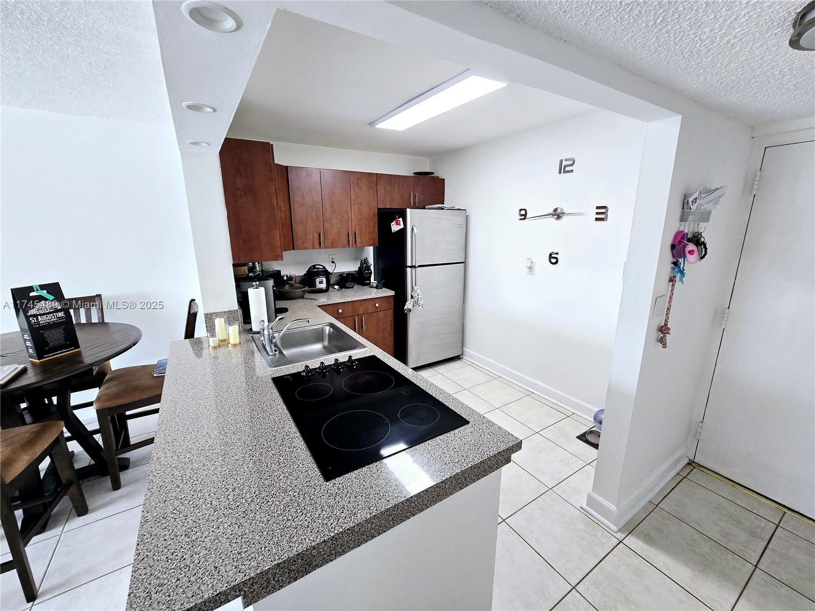 EL CID CONDO - Residential