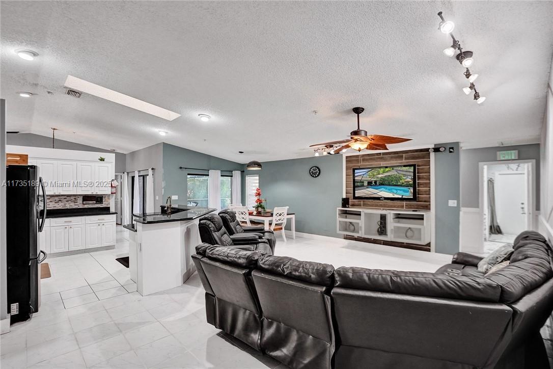 WINSTON PARK - Residential