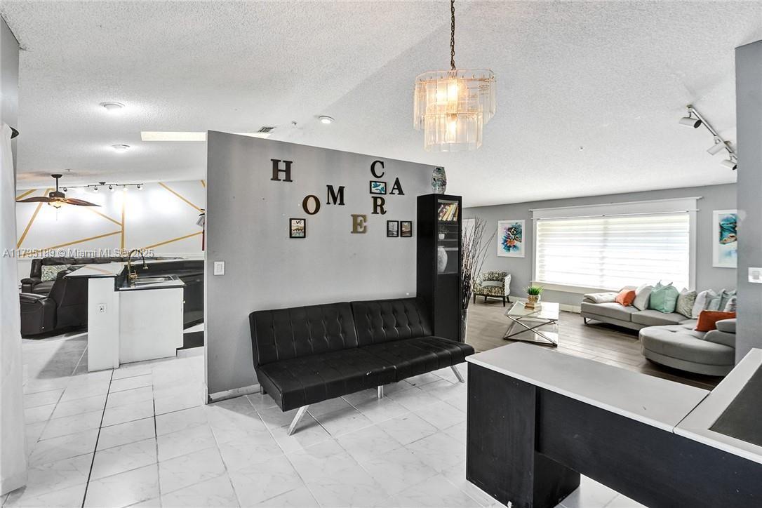 WINSTON PARK - Residential