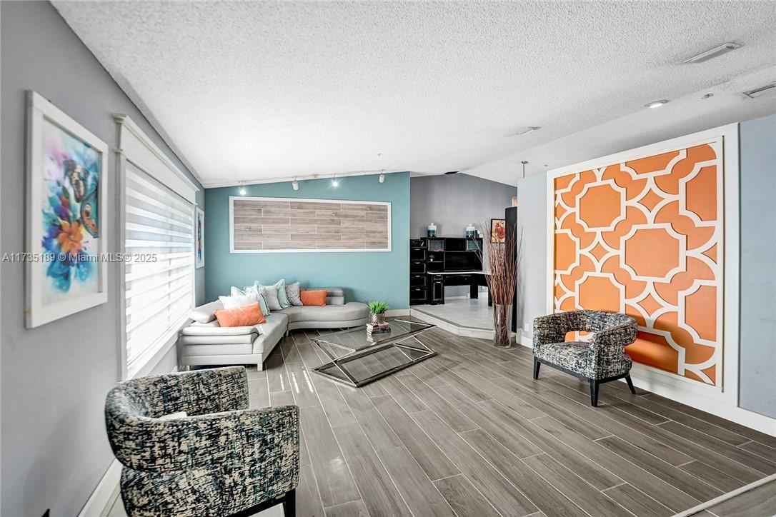 WINSTON PARK - Residential