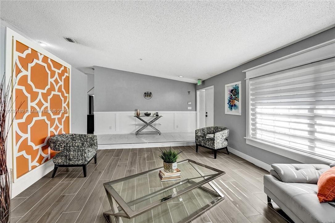 WINSTON PARK - Residential