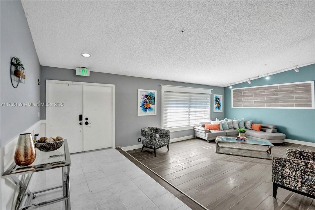 WINSTON PARK - Residential