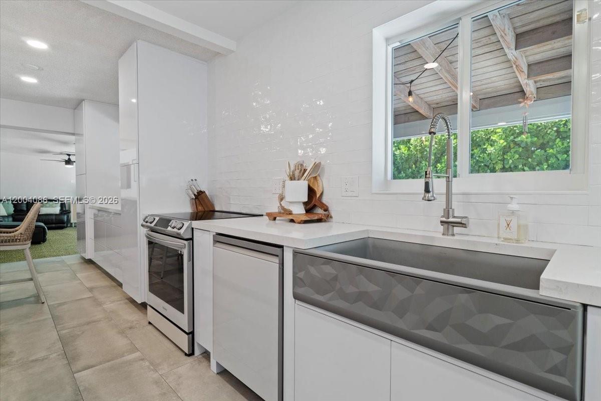 CORAL RIDGE COUNTRY CLUB - Residential