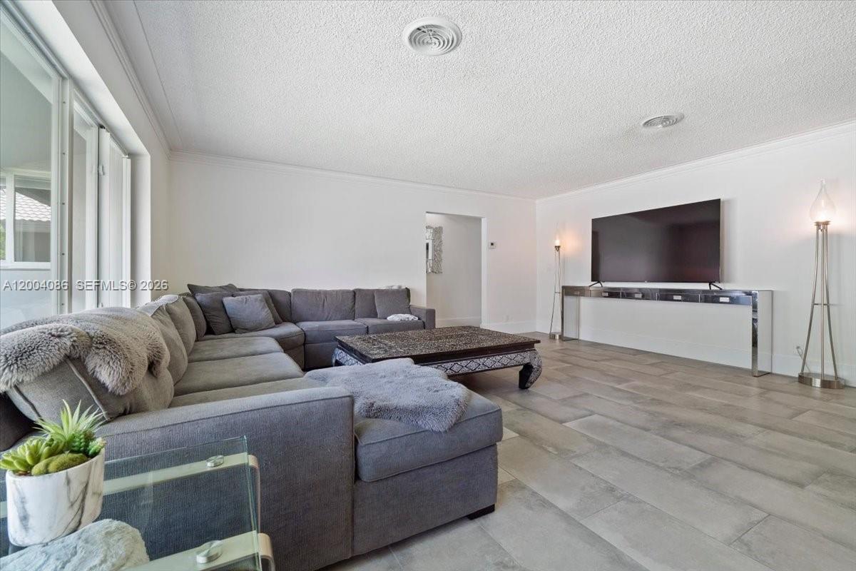 CORAL RIDGE COUNTRY CLUB - Residential