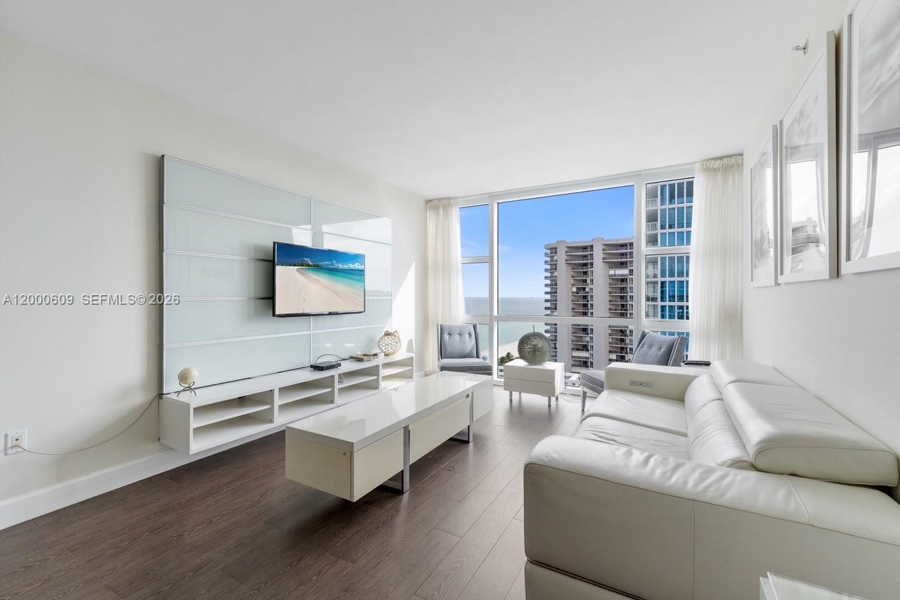 6801 Collins Ave LPH10