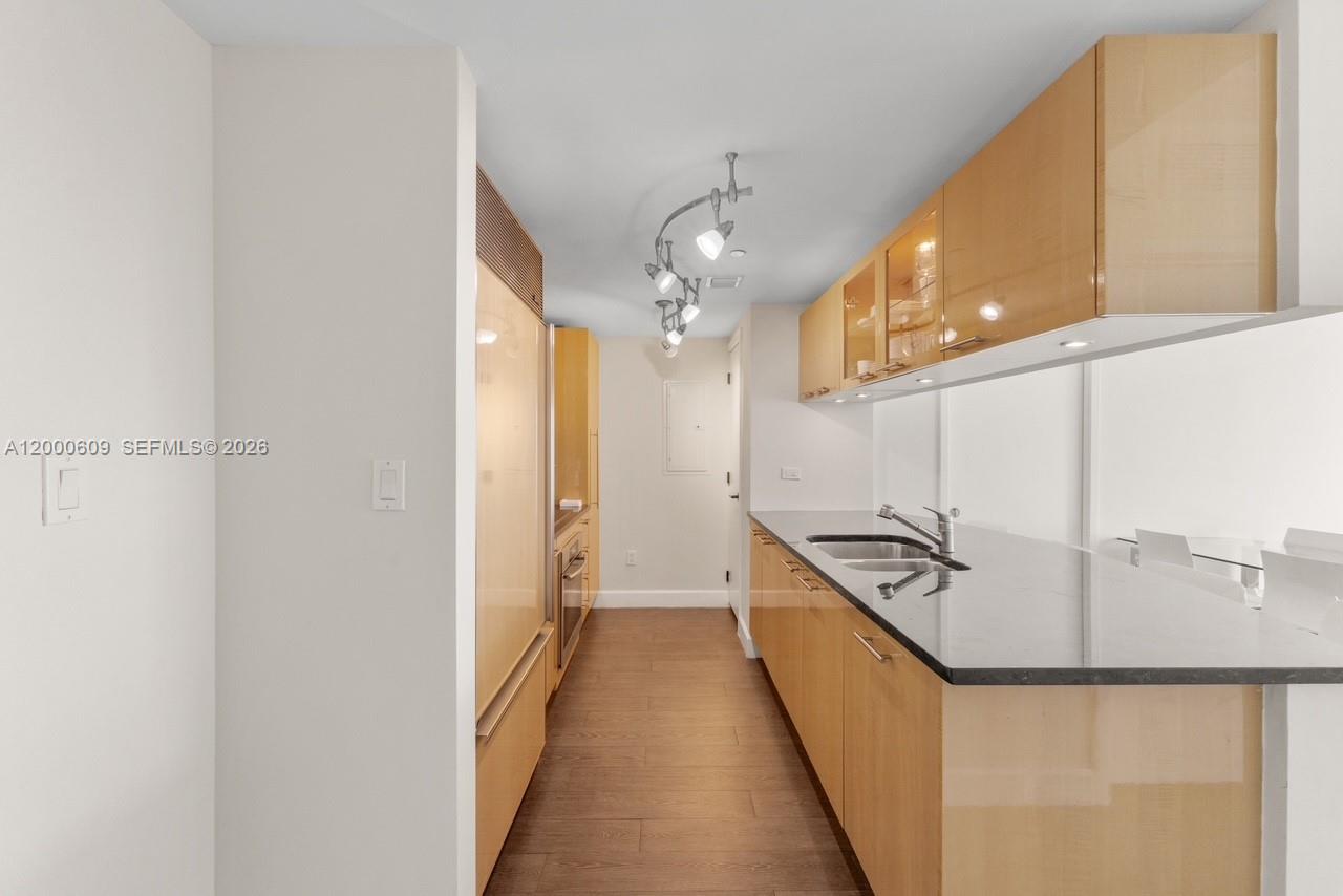 6801 Collins Ave LPH10