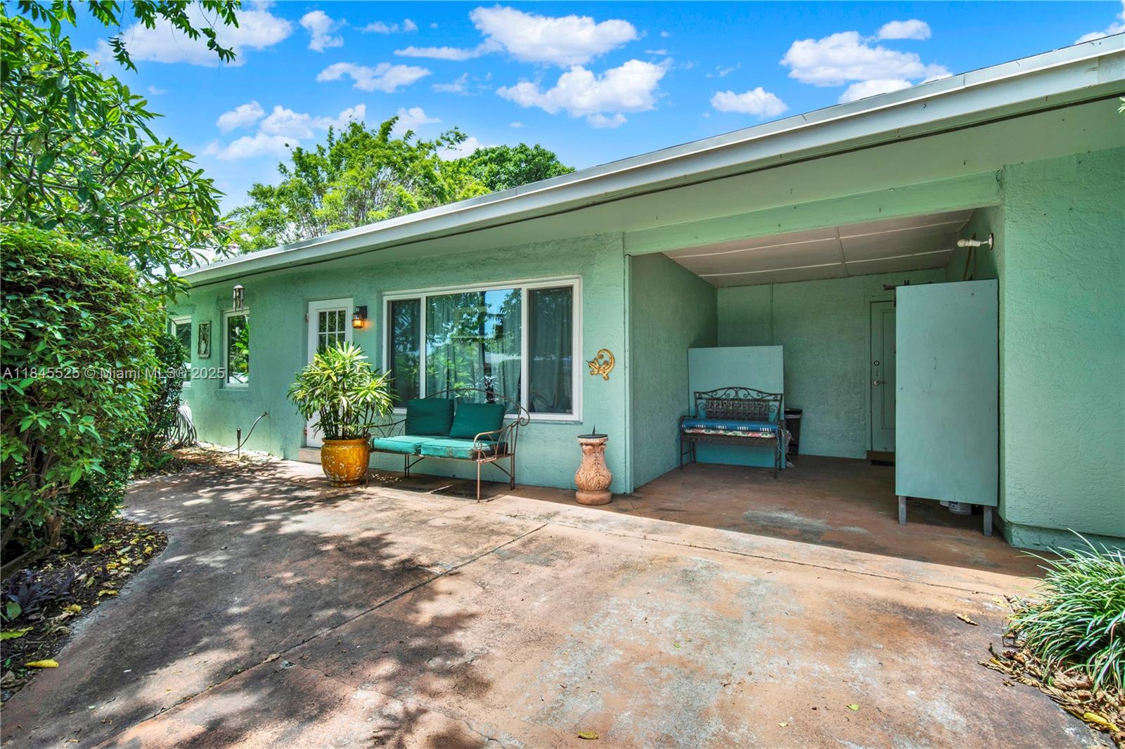 2421 NE 10th Ave, Pompano Beach, FL, 33064/$385,000 1 2421 NE 10th Ave