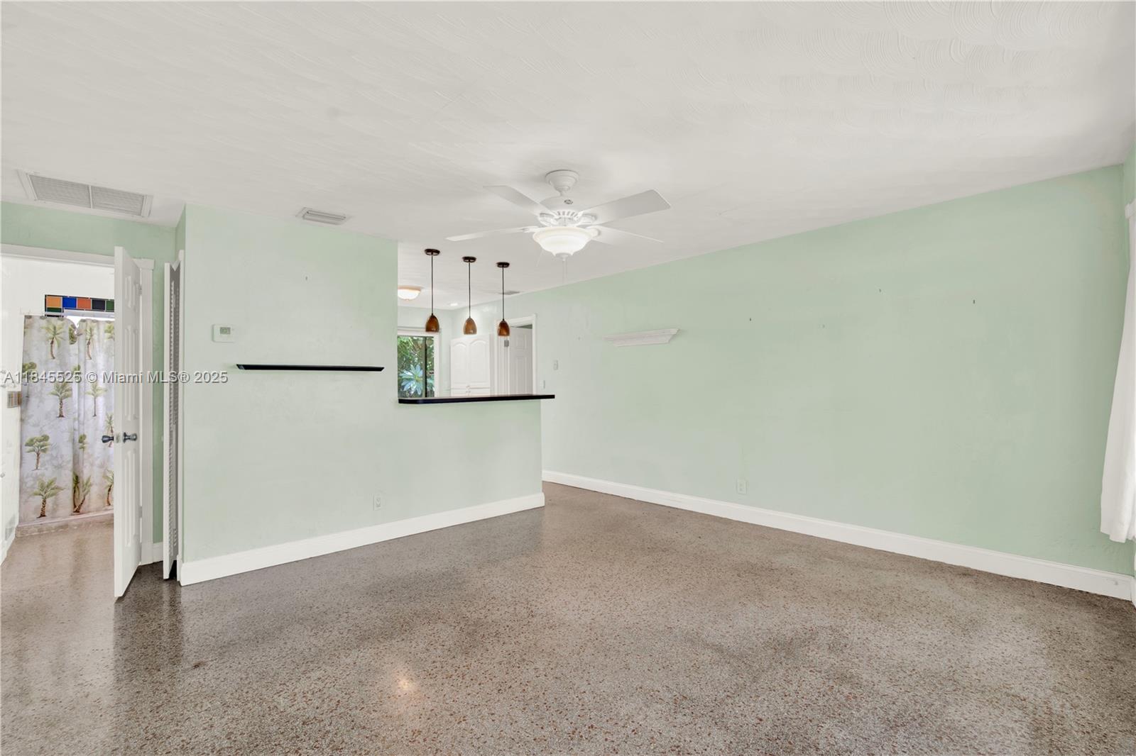 2421 NE 10th Ave, Pompano Beach, FL, 33064/$385,000 3 2421 NE 10th Ave
