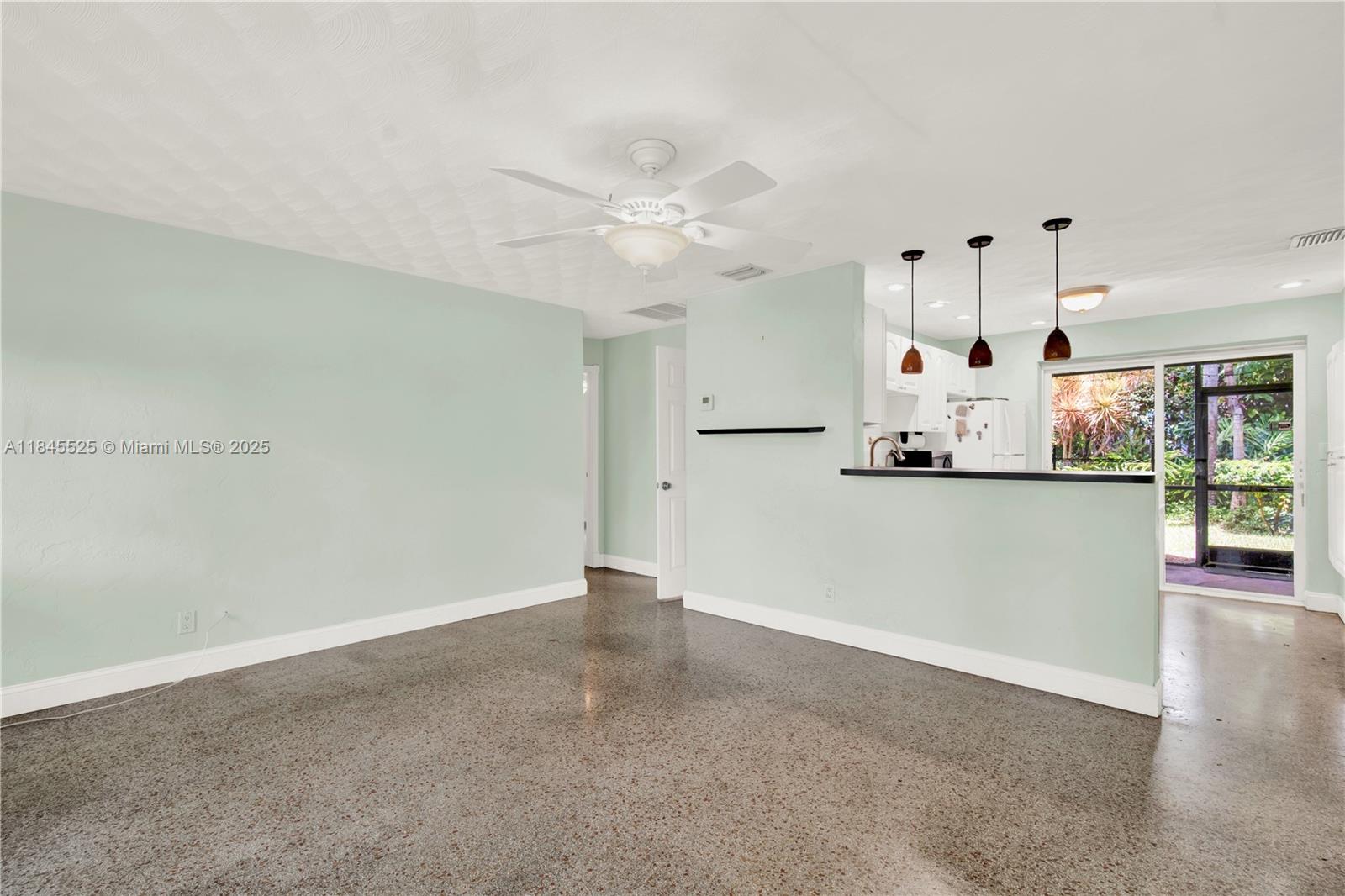 2421 NE 10th Ave, Pompano Beach, FL, 33064/$385,000 4 2421 NE 10th Ave