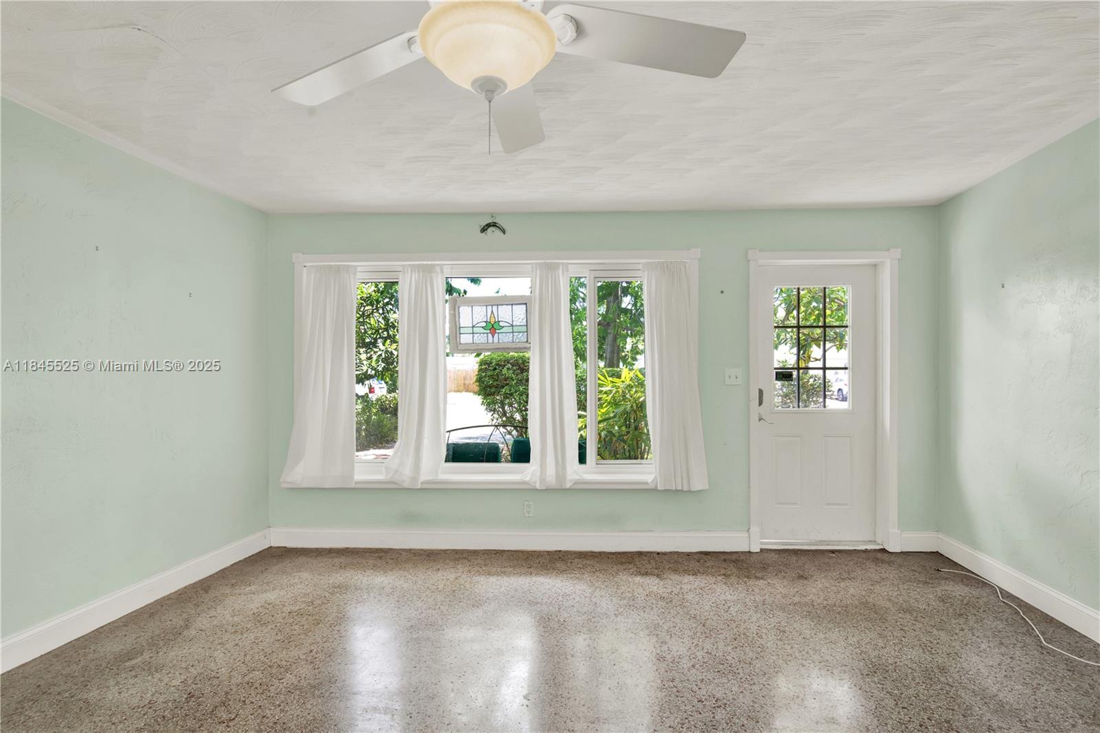 2421 NE 10th Ave, Pompano Beach, FL, 33064/$385,000 2 2421 NE 10th Ave
