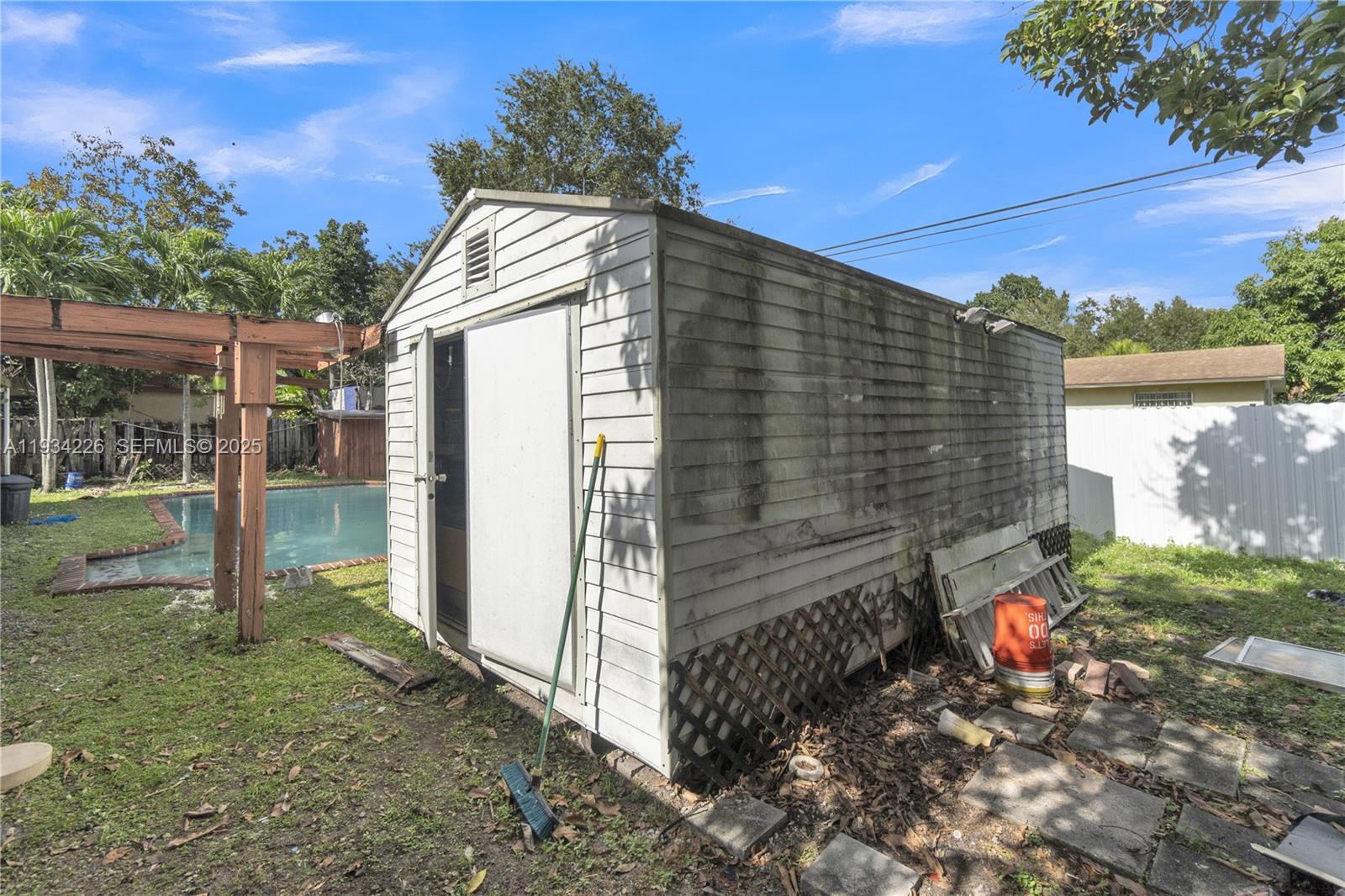 AVOCADO ESTATES - Residential