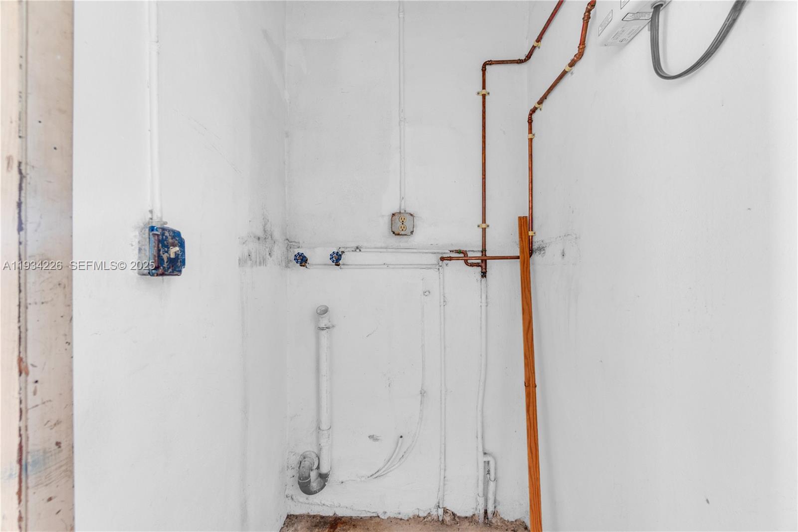 AVOCADO ESTATES - Residential