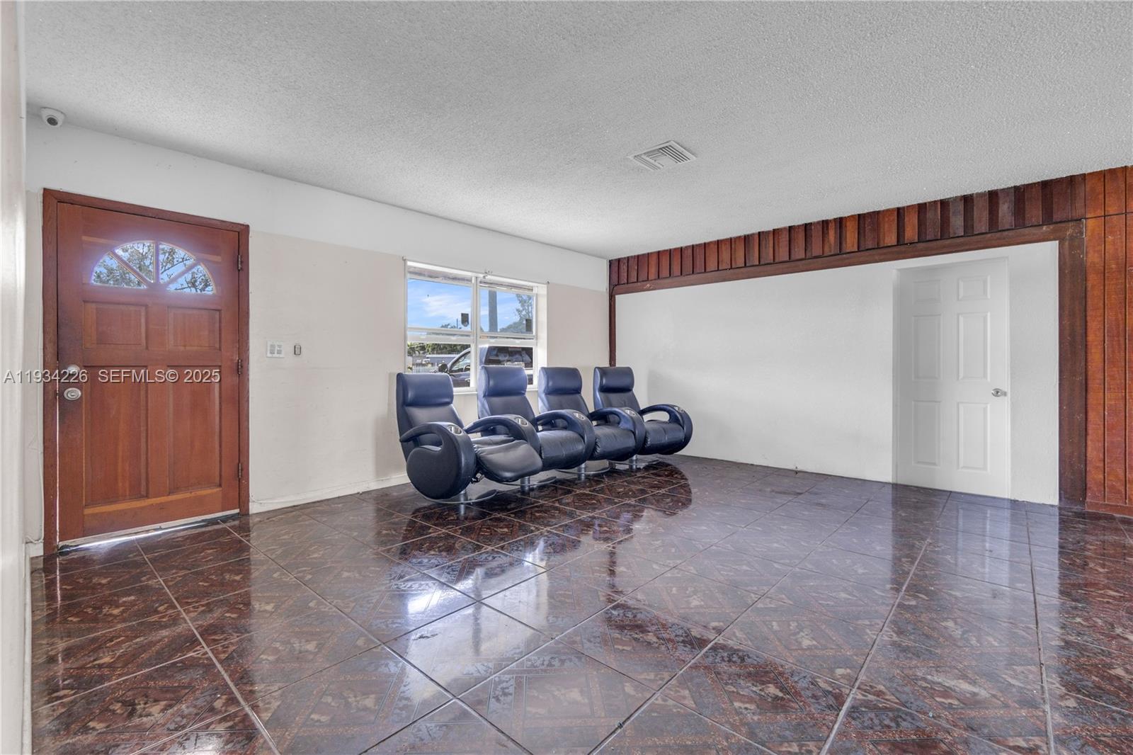 AVOCADO ESTATES - Residential