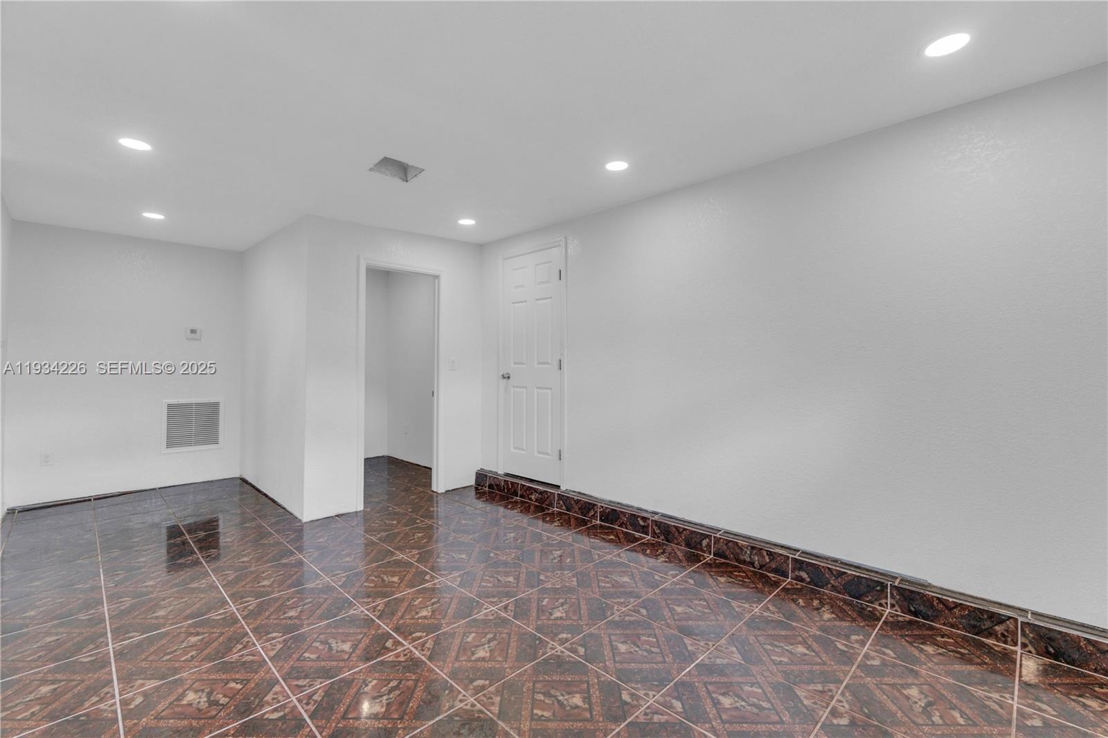 AVOCADO ESTATES - Residential