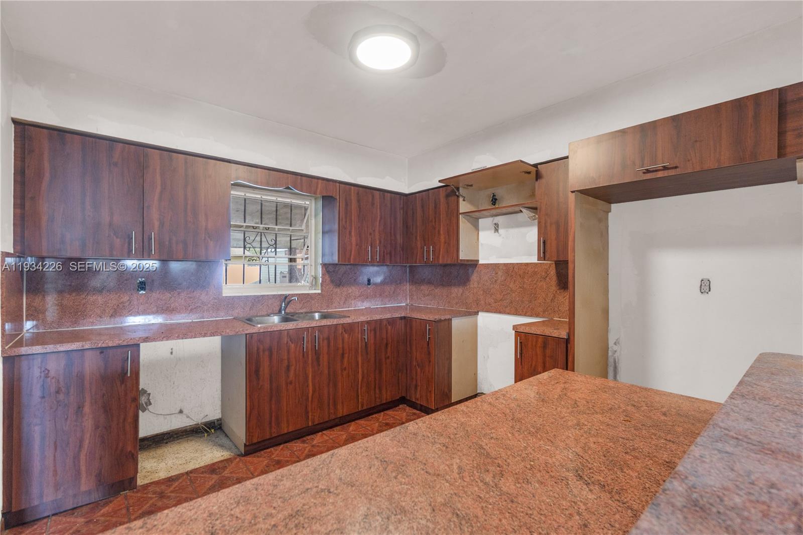 AVOCADO ESTATES - Residential